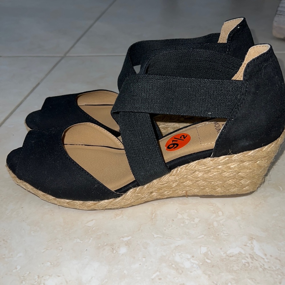 White Mountain Black Wedge Sandals Size 9.5